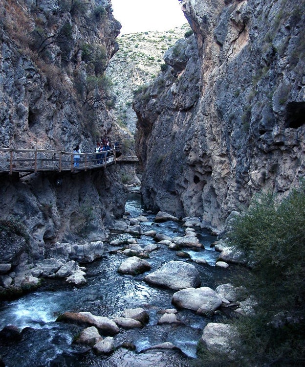 La fermeture de la rivière Castril, un paradis fluvial caché dans les montagnes de Grenade