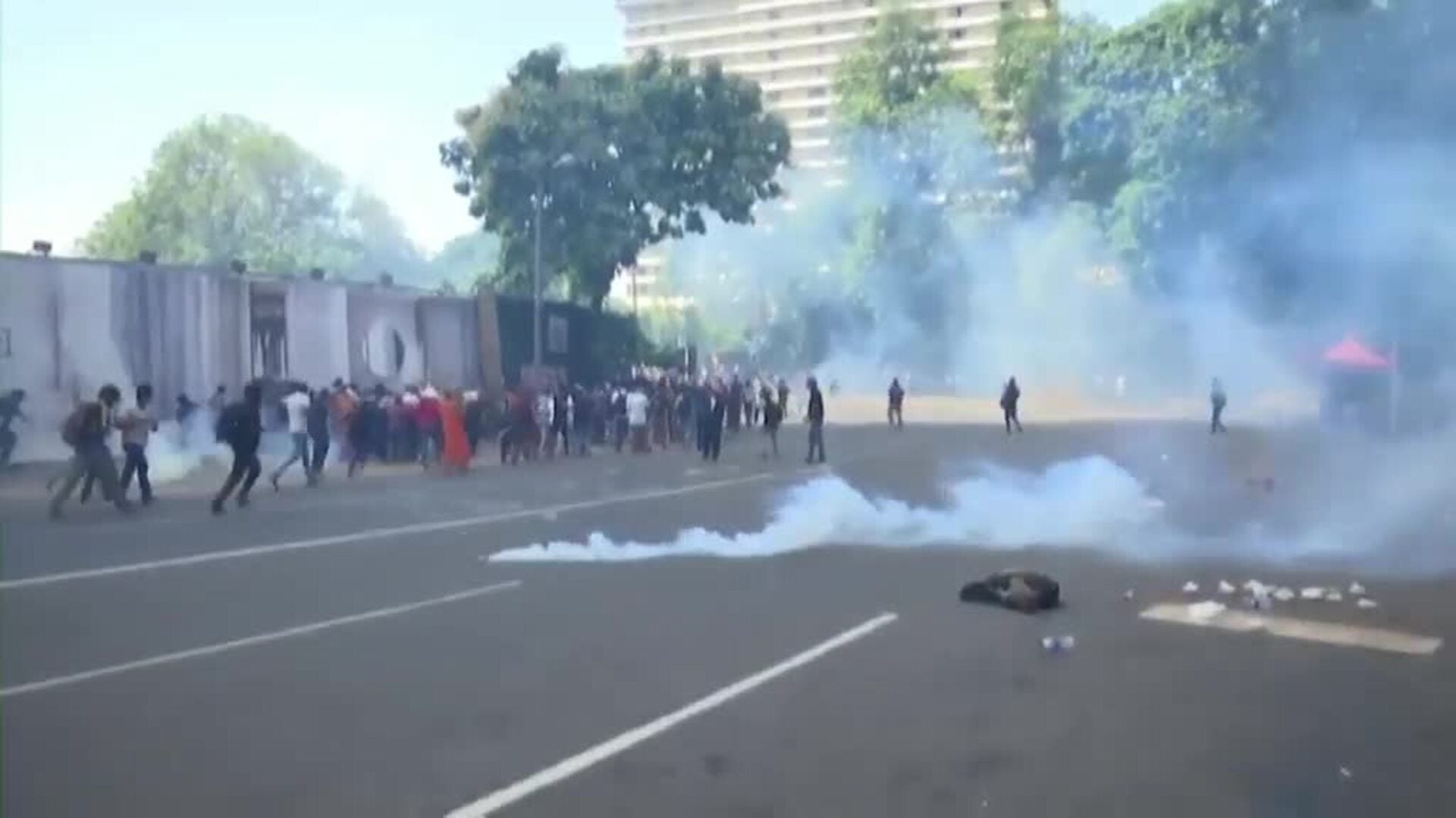 La Policía de Sri Lanka disuelve con gas lacrimógeno la mayor manifestación celebrada este año contra el Gobierno