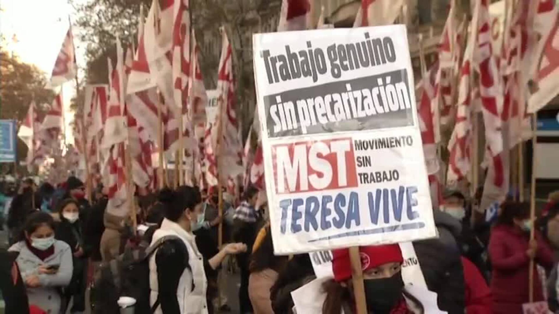 Protestas en Argentina para mejorar las ayudas financieras