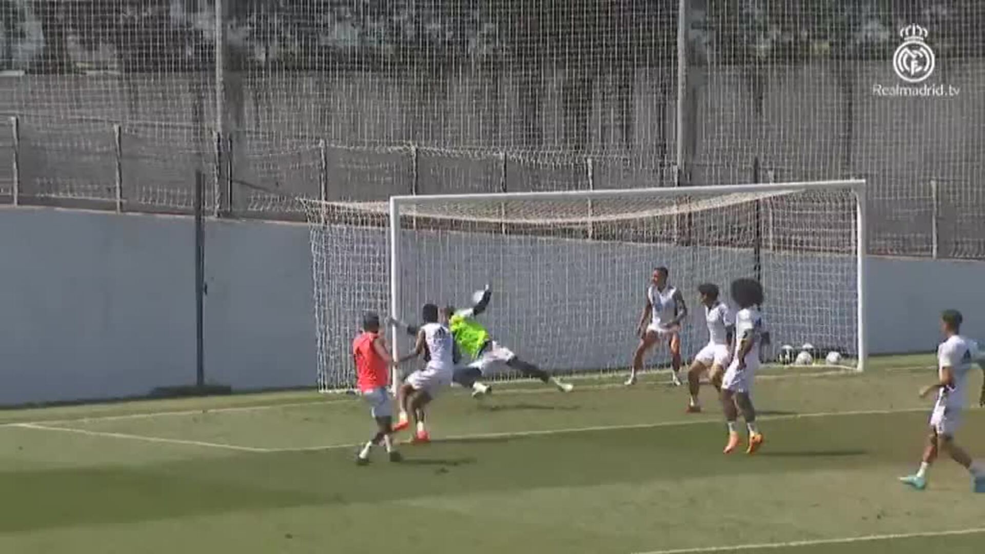 Sexto día de entreno para el Real Madrid con todos los jugadores incorporados