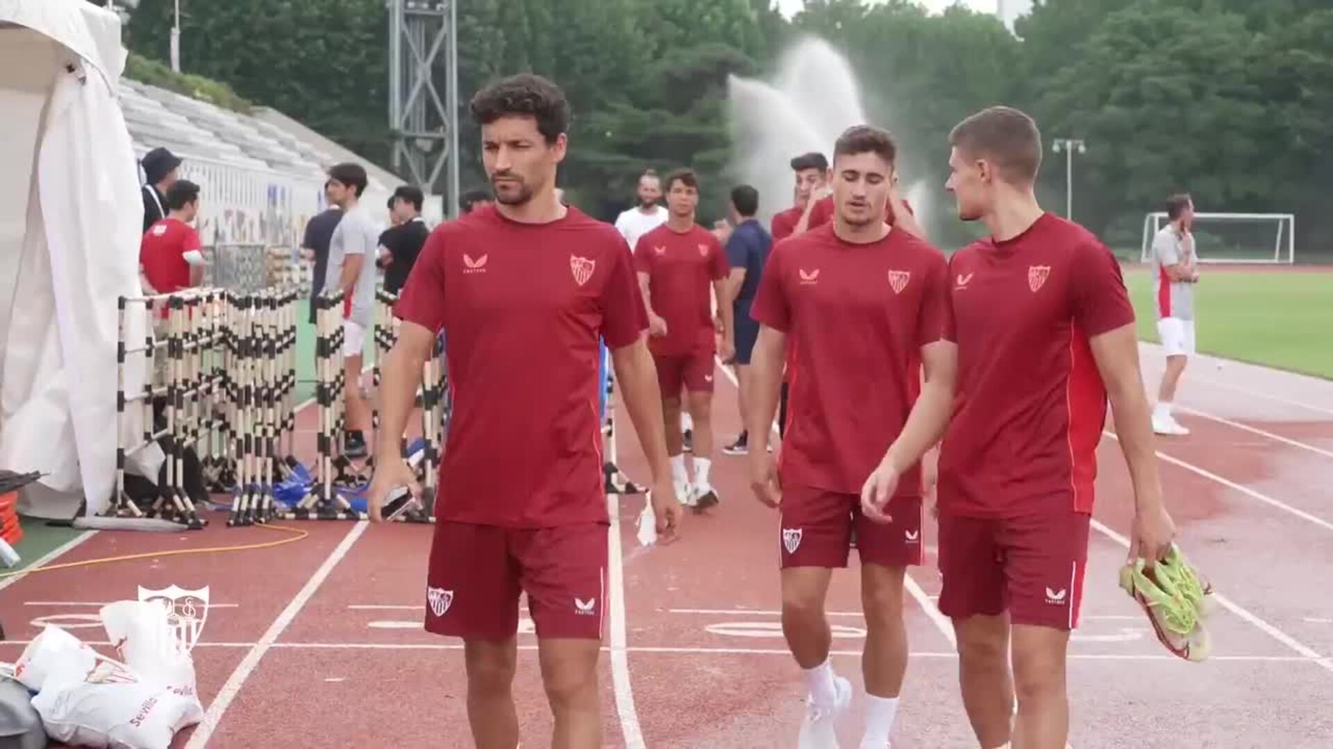 Último entrenamiento del Sevilla en Corea del Sur antes de iniciar su regreso a Sevilla