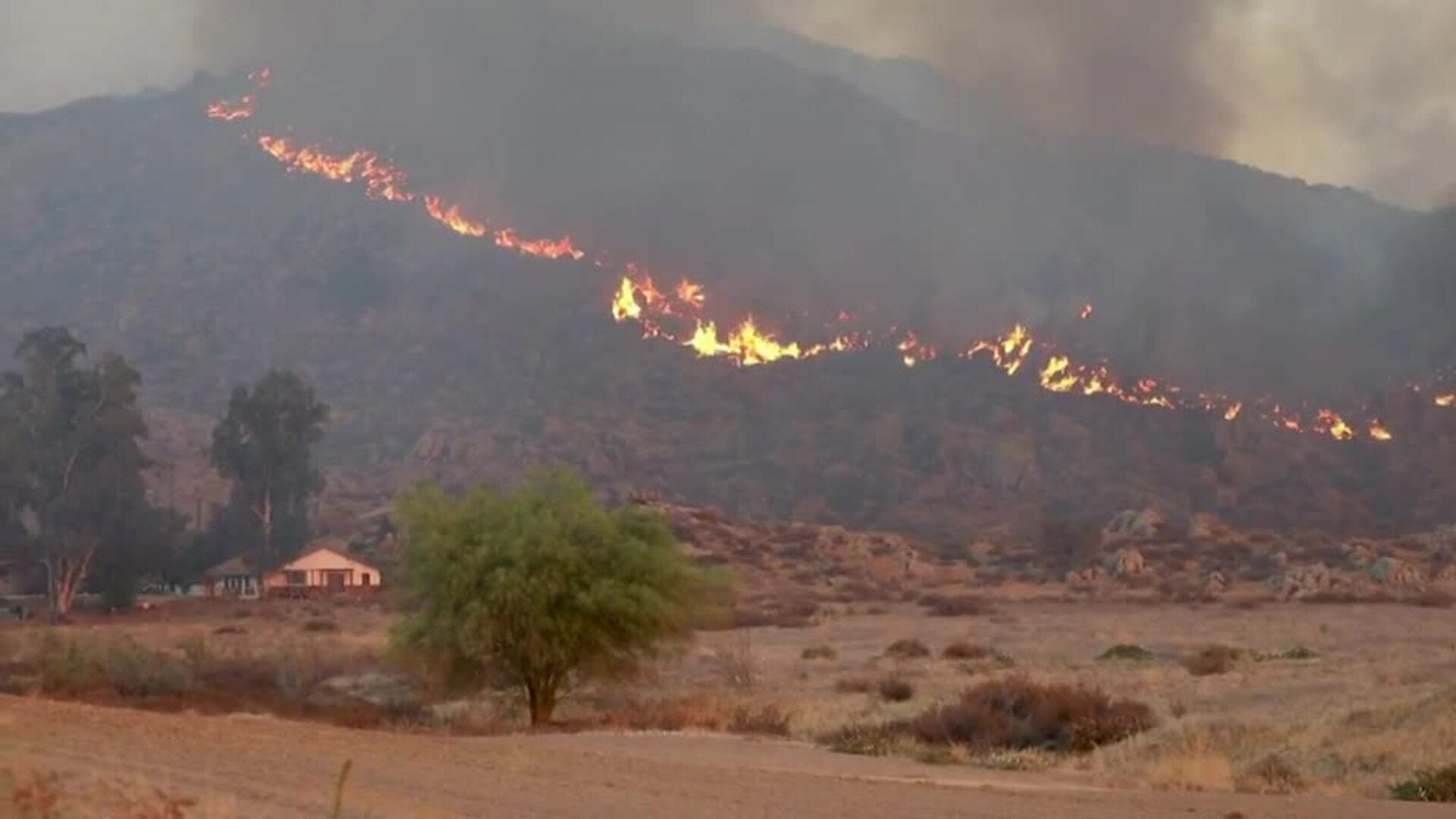 Dos muertos en un incendio forestal de California