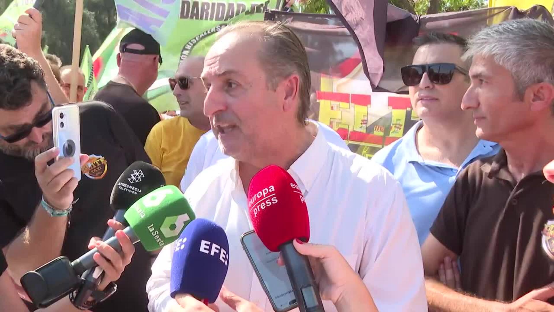 El taxi andaluz anuncia parón este fin de semana en protesta a la regulación de la Junta a los VTC