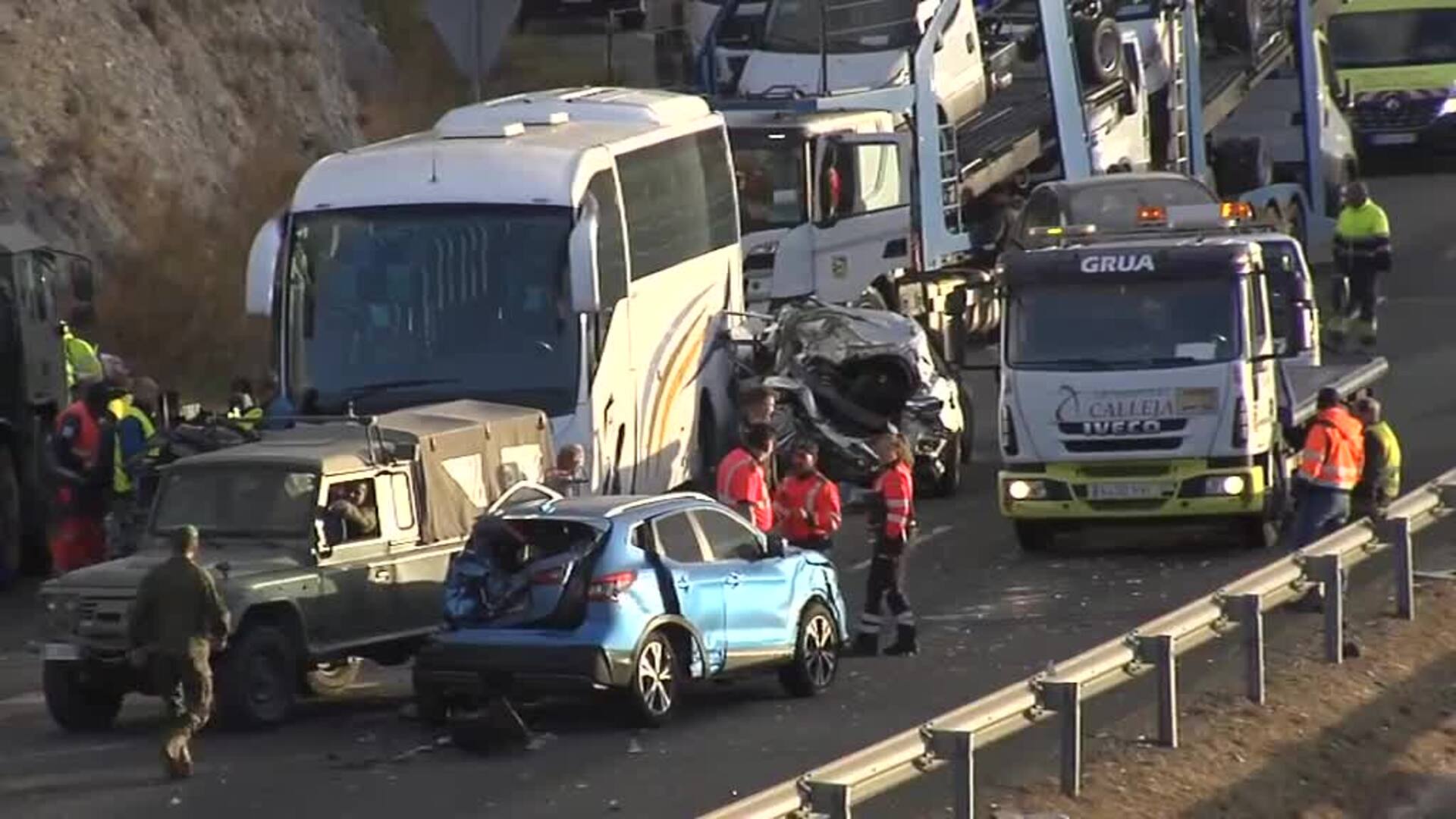 Aparatoso accidente de tráfico en la A-1 a su paso por Vitoria