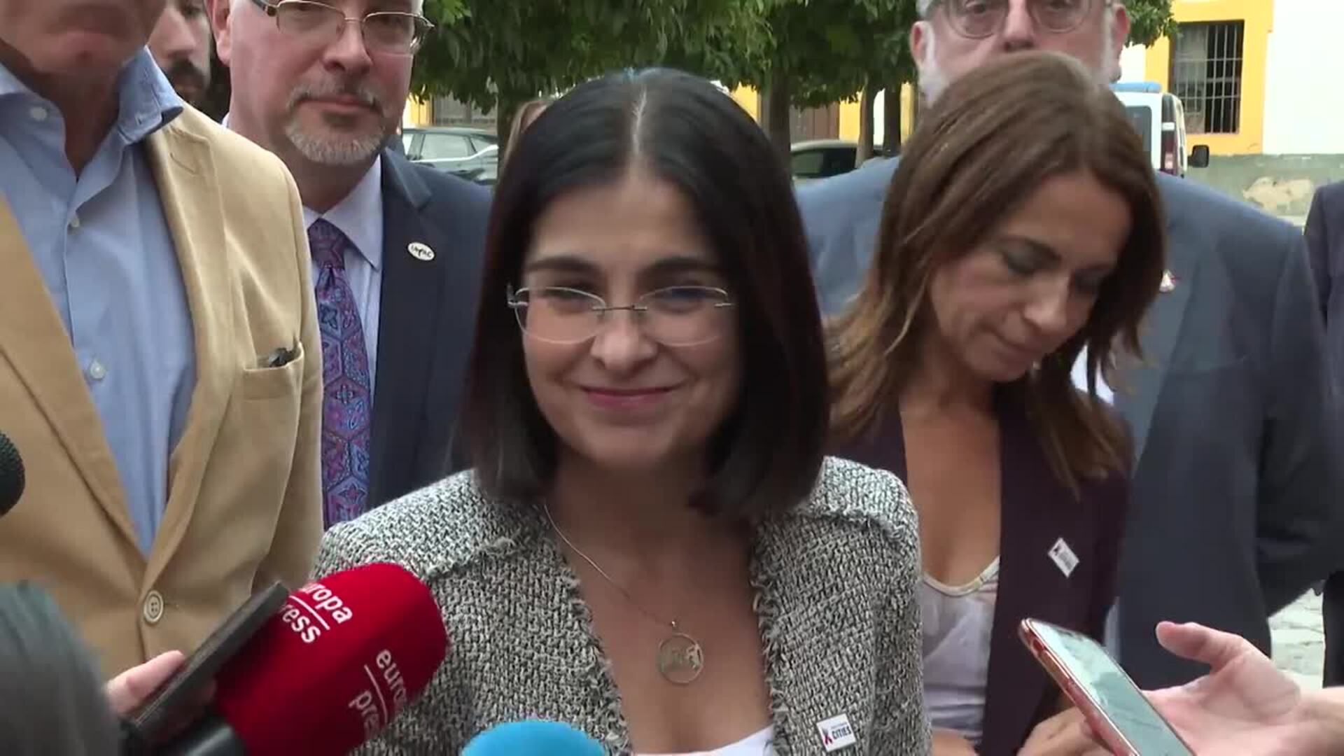 Darias ve “inadmisibles” las declaraciones del presidente del Consejo Andaluz de Médicos