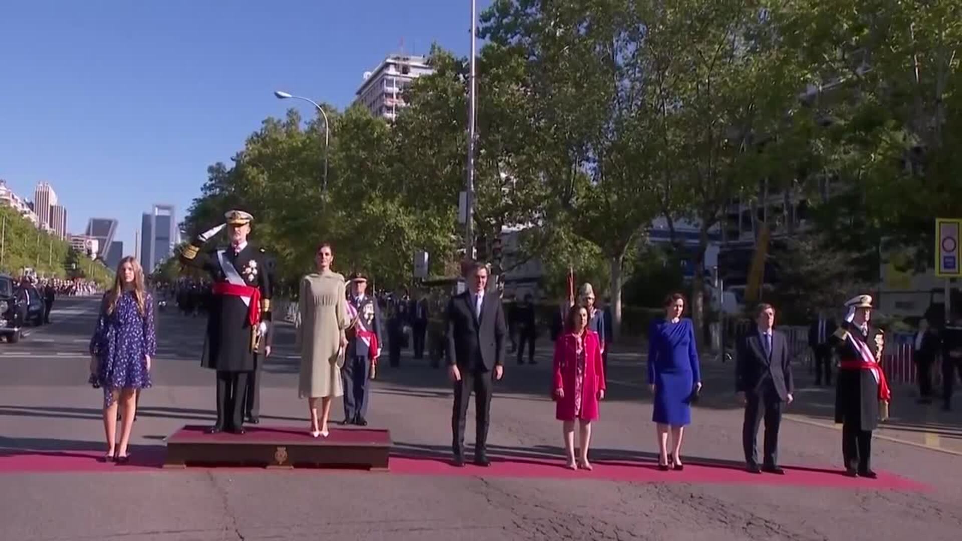 La reina Letizia y la infanta Sofía escogen los lunares para el 12 de octubre