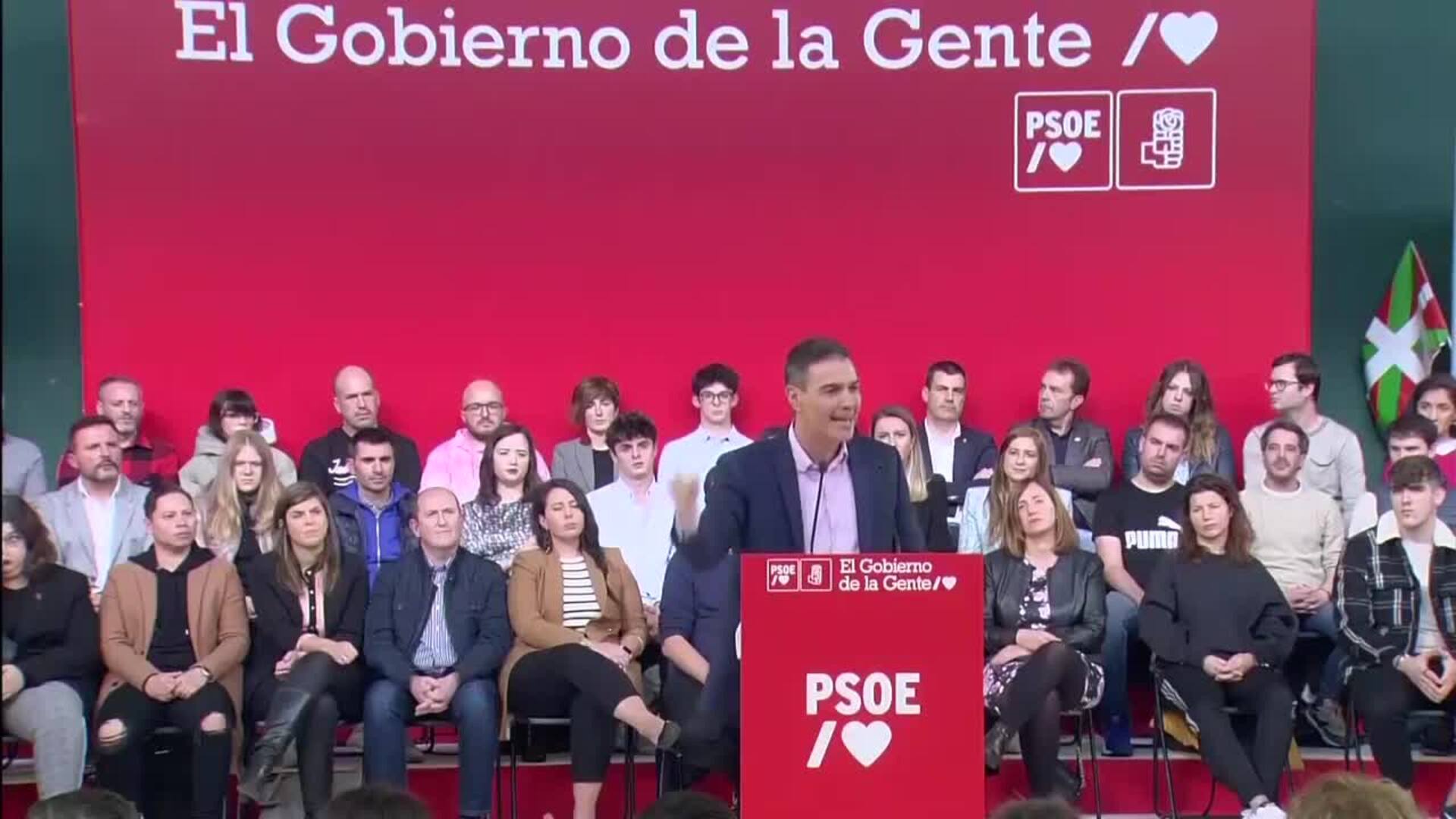 Sánchez responde a las críticas del PP