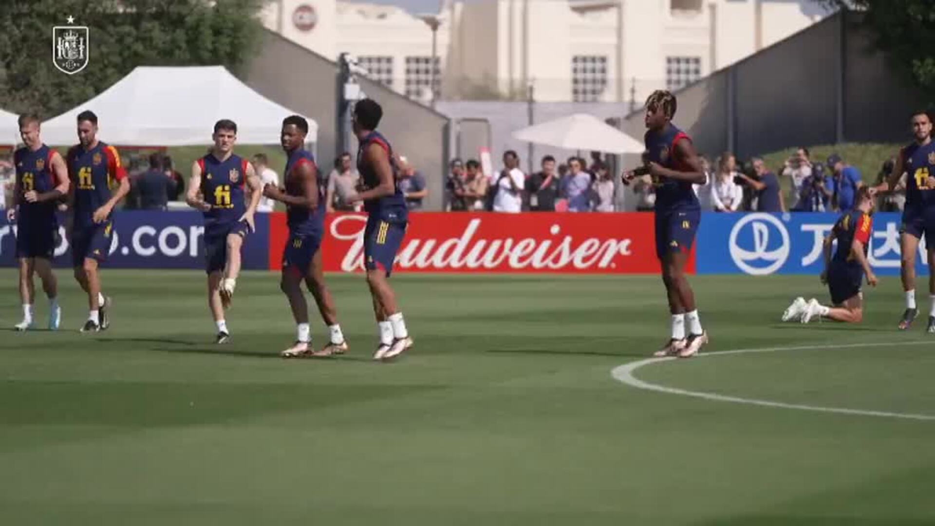 La selección española posa para la foto oficial antes del entrenamiento