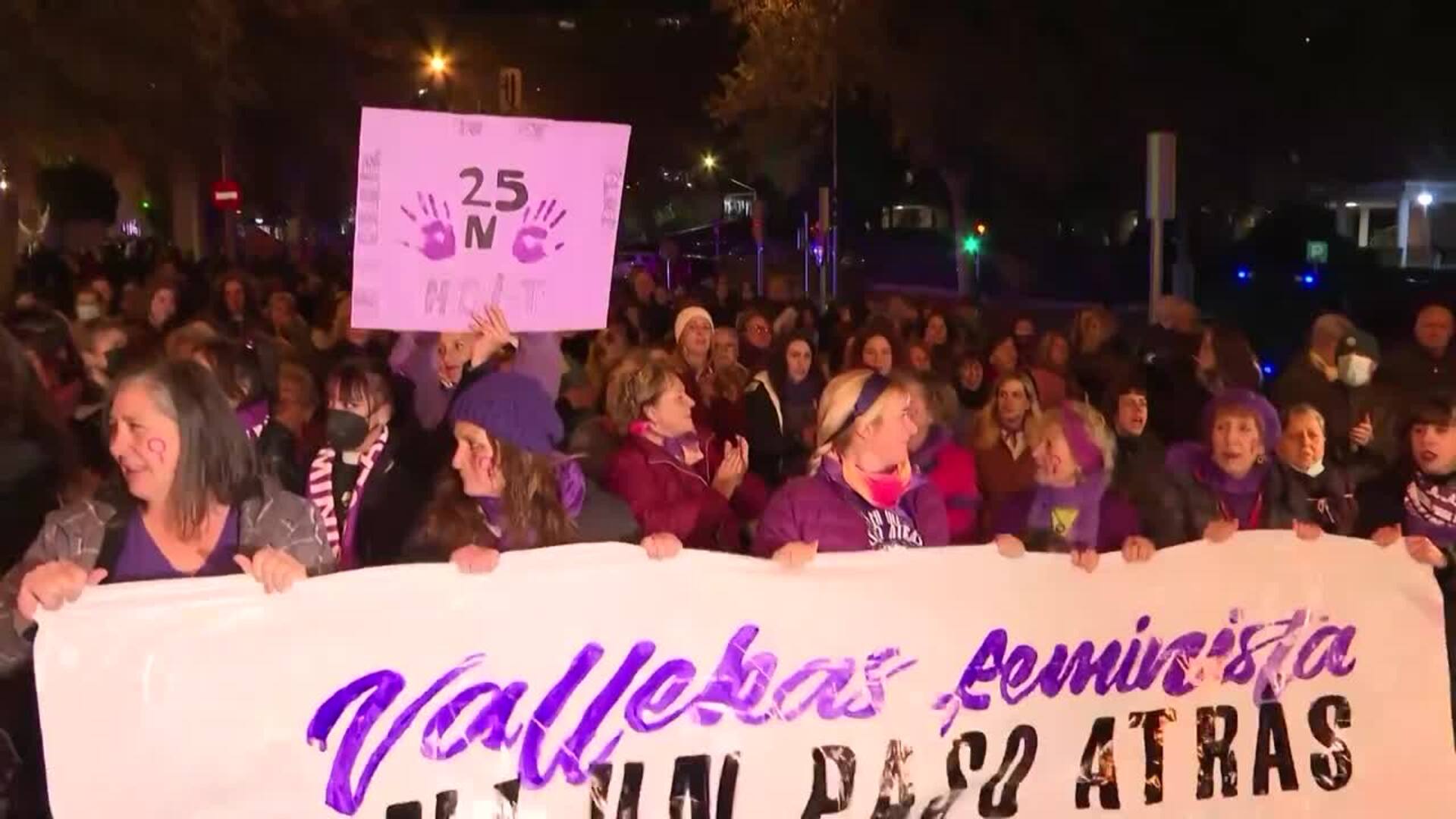Miles de personas marchan en Madrid por el 25N en diversas manifestaciones