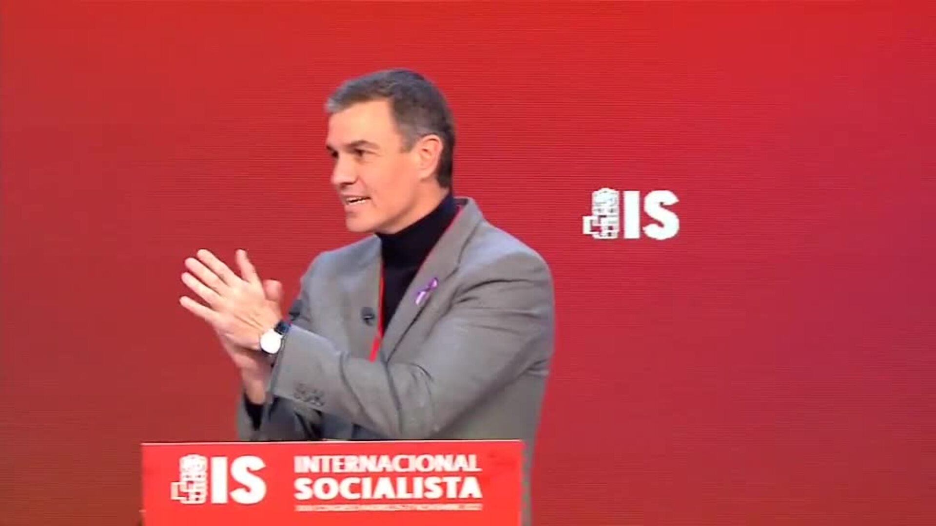 Sánchez, elegido presidente de la Internacional Socialista por aclamación