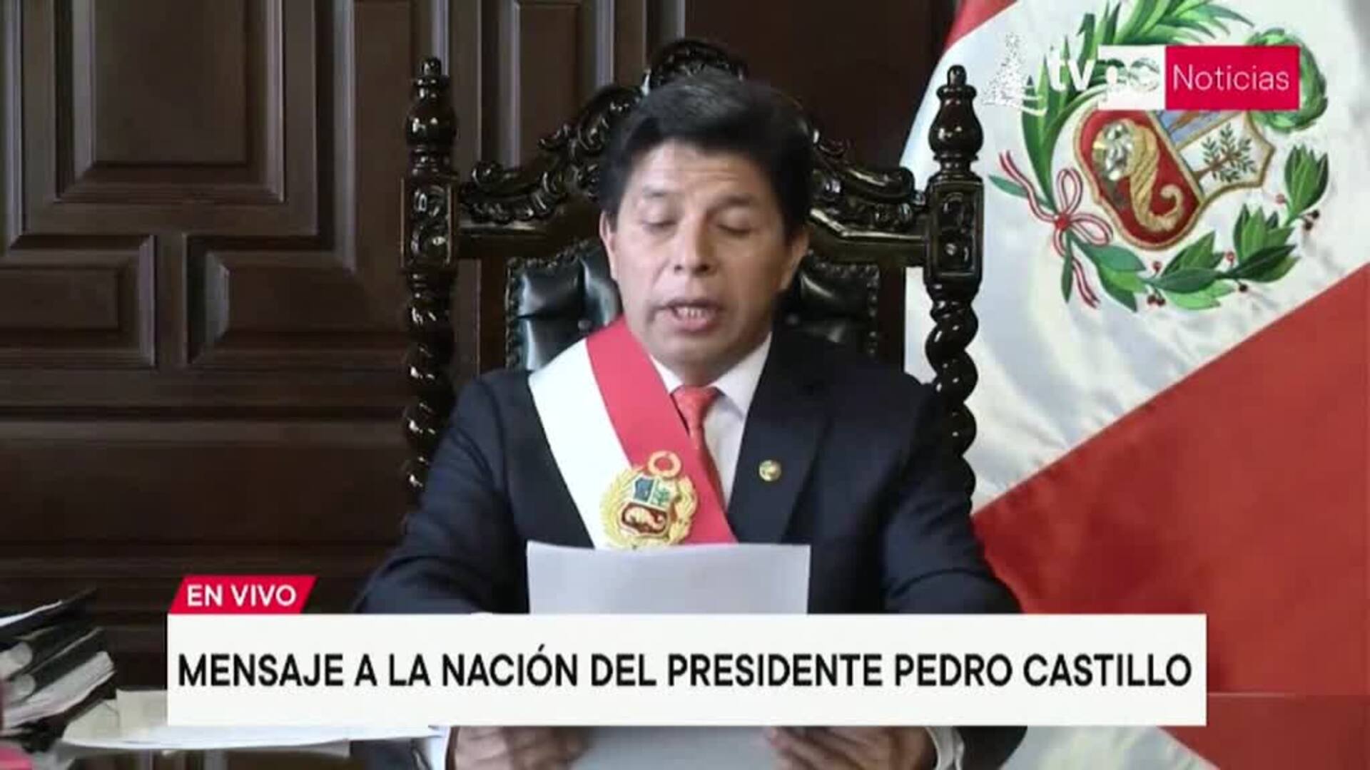 El presidente de Perú establece un "Gobierno de excepción" y disuelve el Congreso