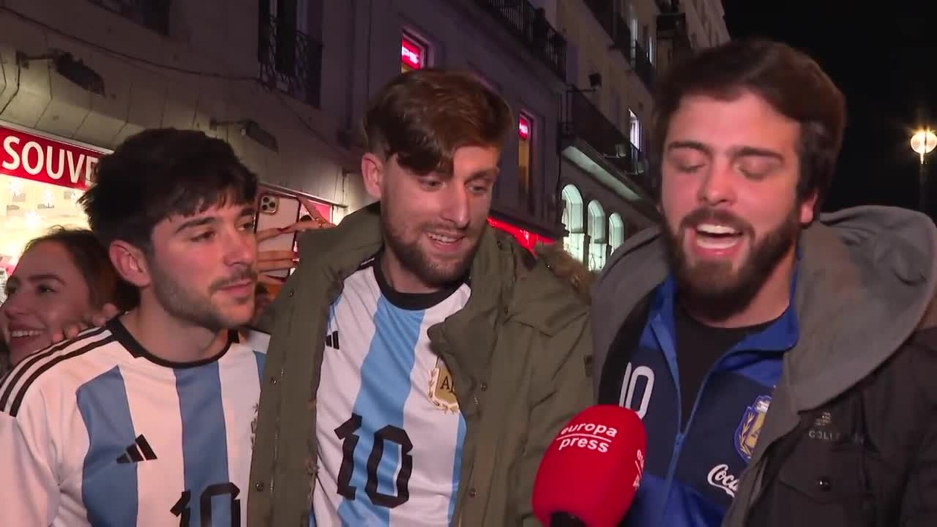 Argentinos en Madrid se muestran "muy contentos" tras ganar el Mundial de Catar