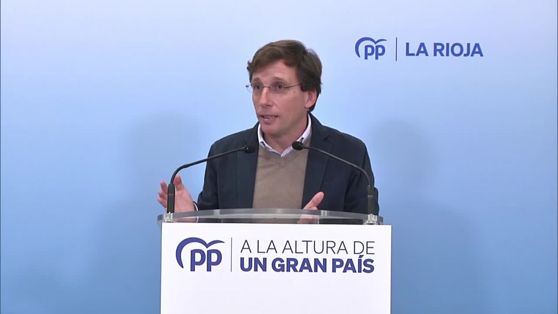 Almeida afirma que "la ideología de Sánchez empieza en Pedro y acaba en Sánchez"