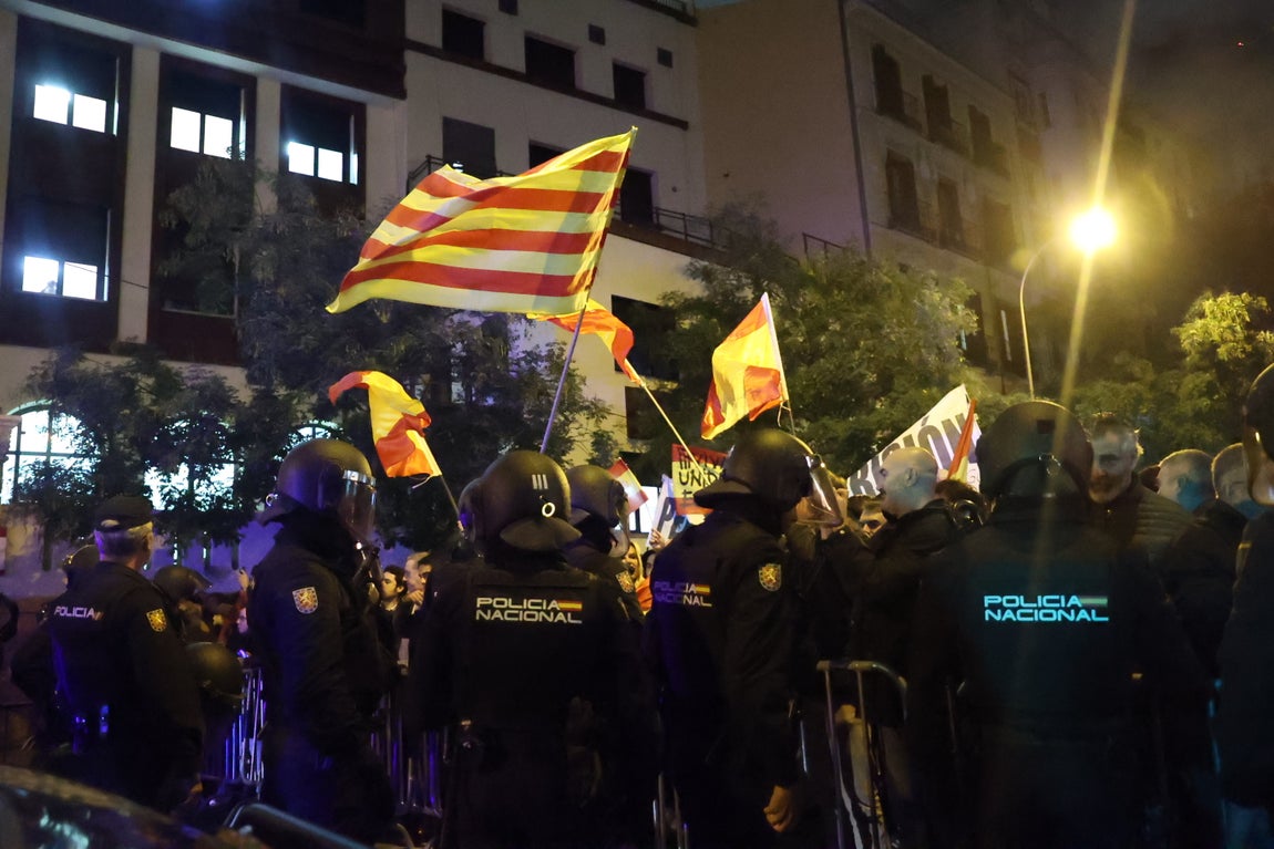 Manifestación contra la ley de amnistía en Ferraz, sede del PSOE.