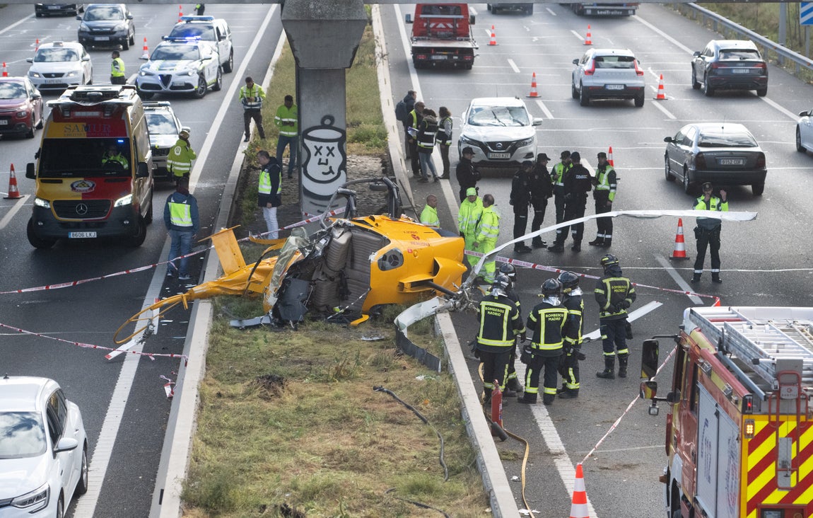 El helicóptero estrellado en la M-40, en imágenes