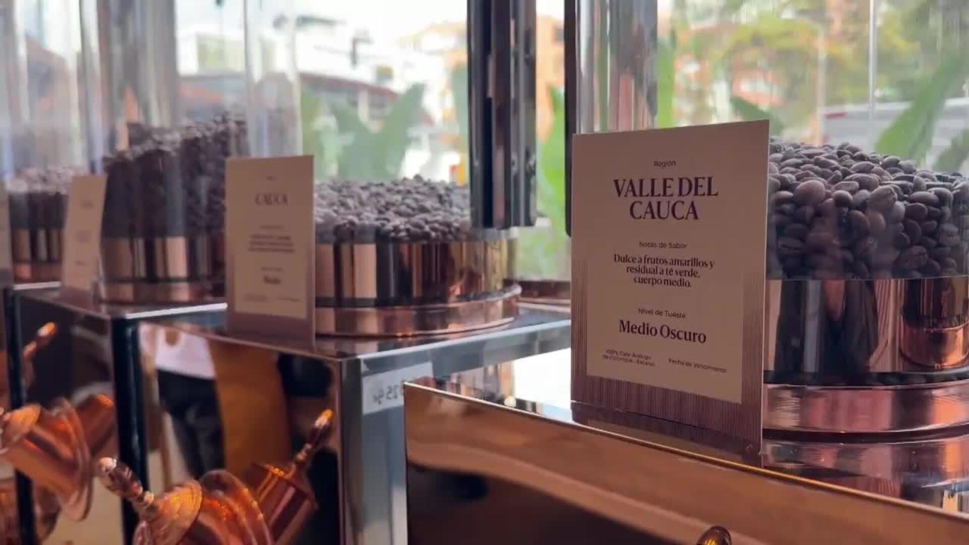 La cadena Juan Valdez abre su mayor tienda, una experiencia innovadora en cultura del café
