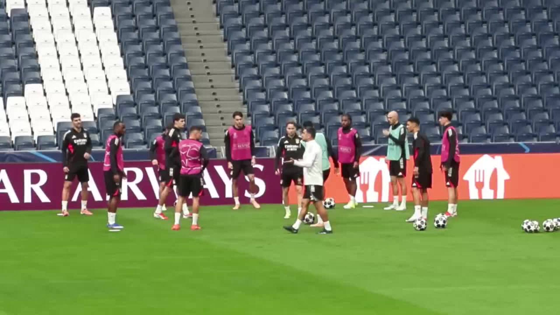 El Benfica entrena en el Bernabéu con Prestianni y a las órdenes de ...
