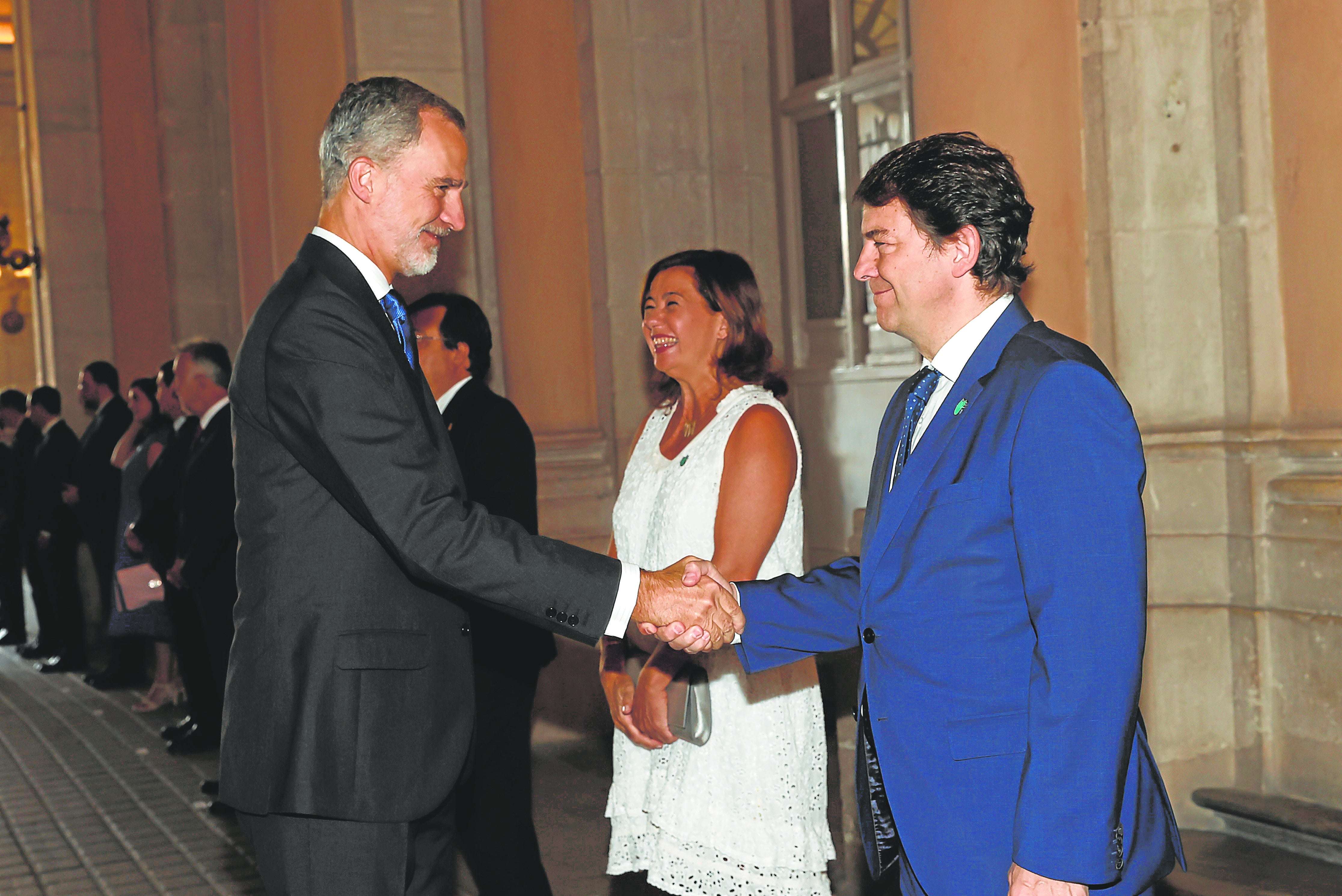 Mañueco ve «letal» que el Gobierno prevea suprimir paradas rurales