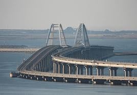 Guerra Ucrania - Rusia, en directo: Una situación de «emergencia» corta el tráfico en el puente que une Crimea con Rusia y deja dos muertos y un niño herido
