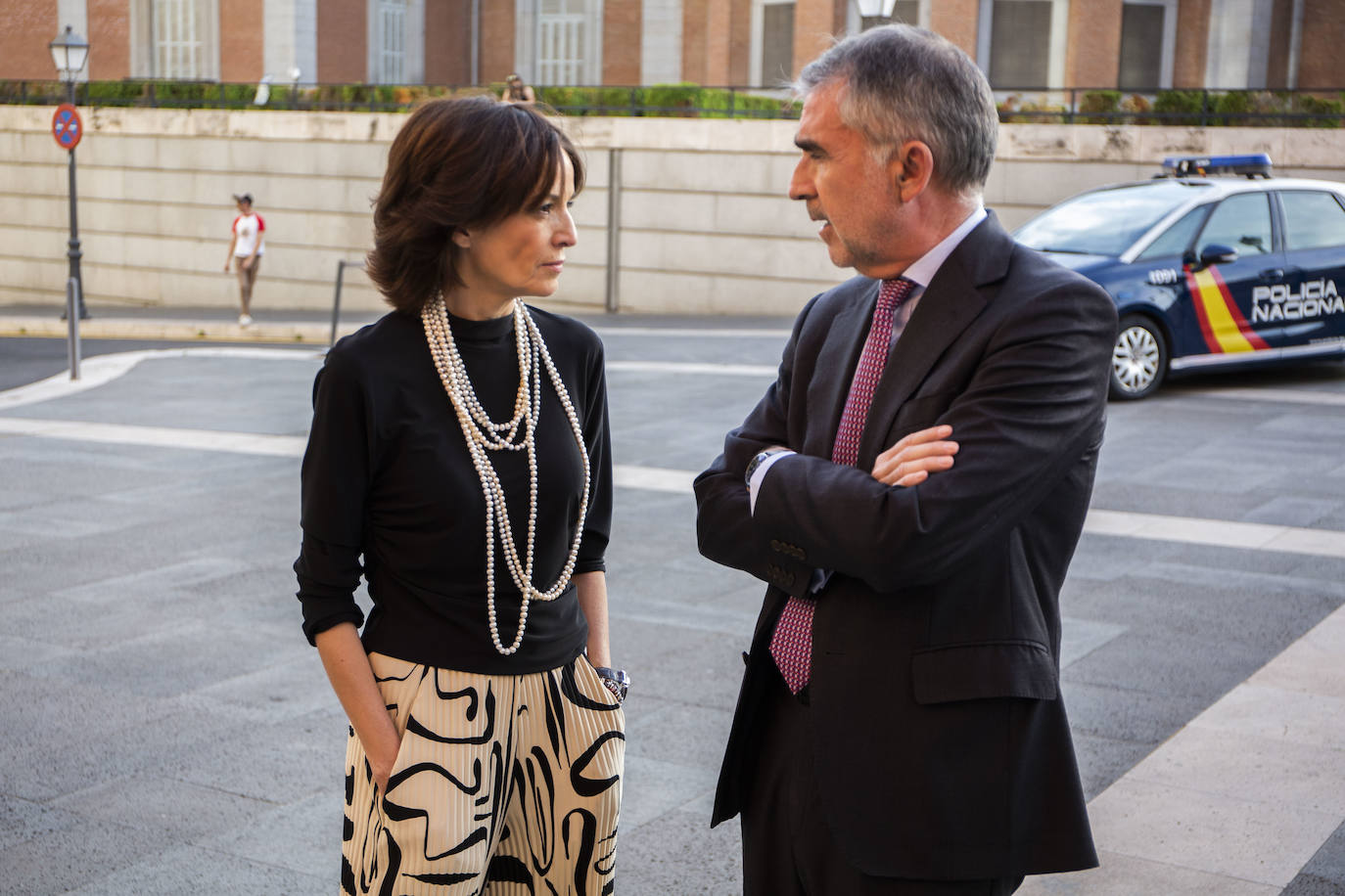 Iñaki Arechabaleta, adjunto al consejero delegado de Vocento y presidente de Taller de Editores, con Paloma Bravo, directora general de Comunicación y Relaciones Institucionales de Vocento.
