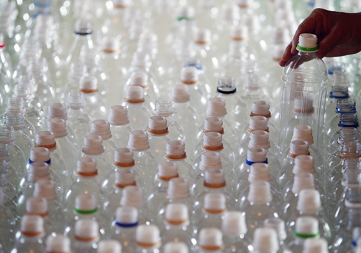 Botellas de plástico.