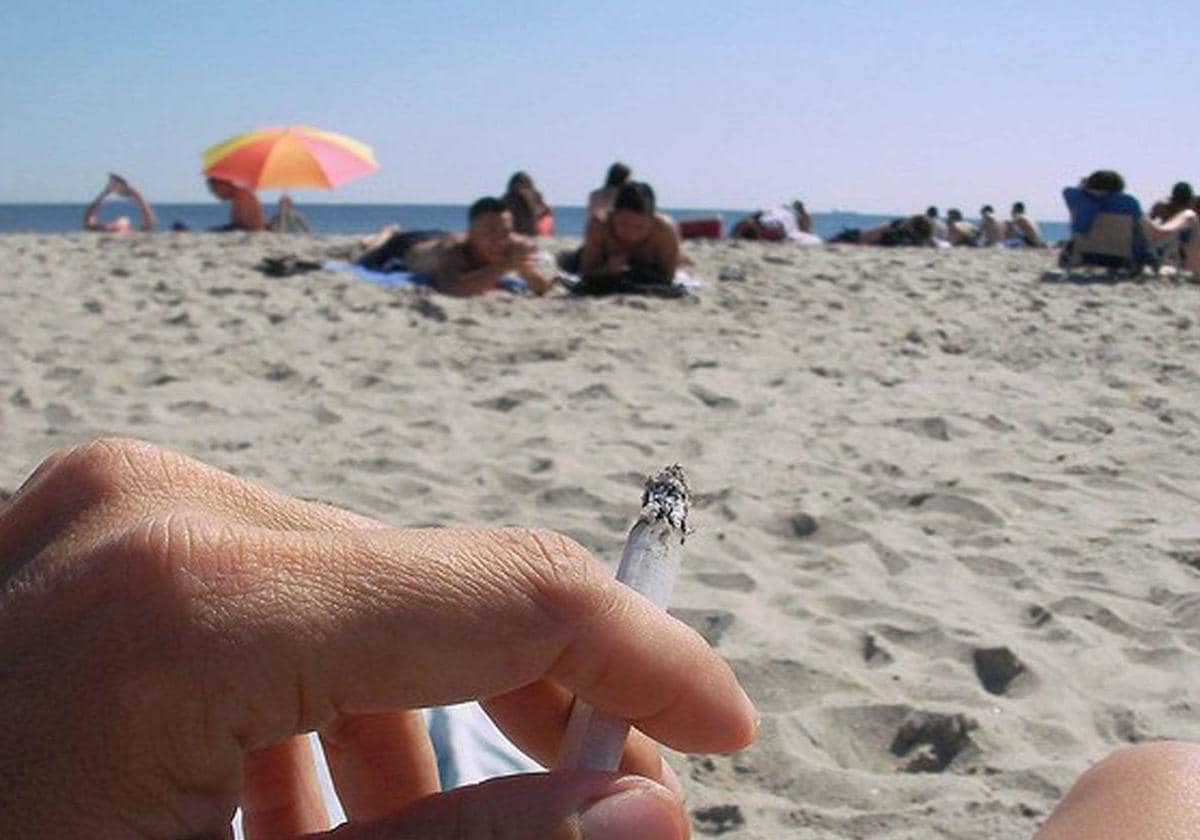 Rércord de playas españolas que cuelgan el cartel de prohibido fumar