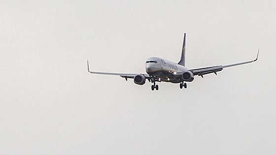 Las aerolíneas no «están adoptando lo suficiente» el combustible sostenible, según un estudio