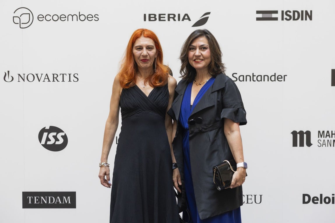 Michela Romani, del departamento de Comunicación Externa, y Patricia Colino, directora de Comunicación y Relaciones Institucionales de Santander España