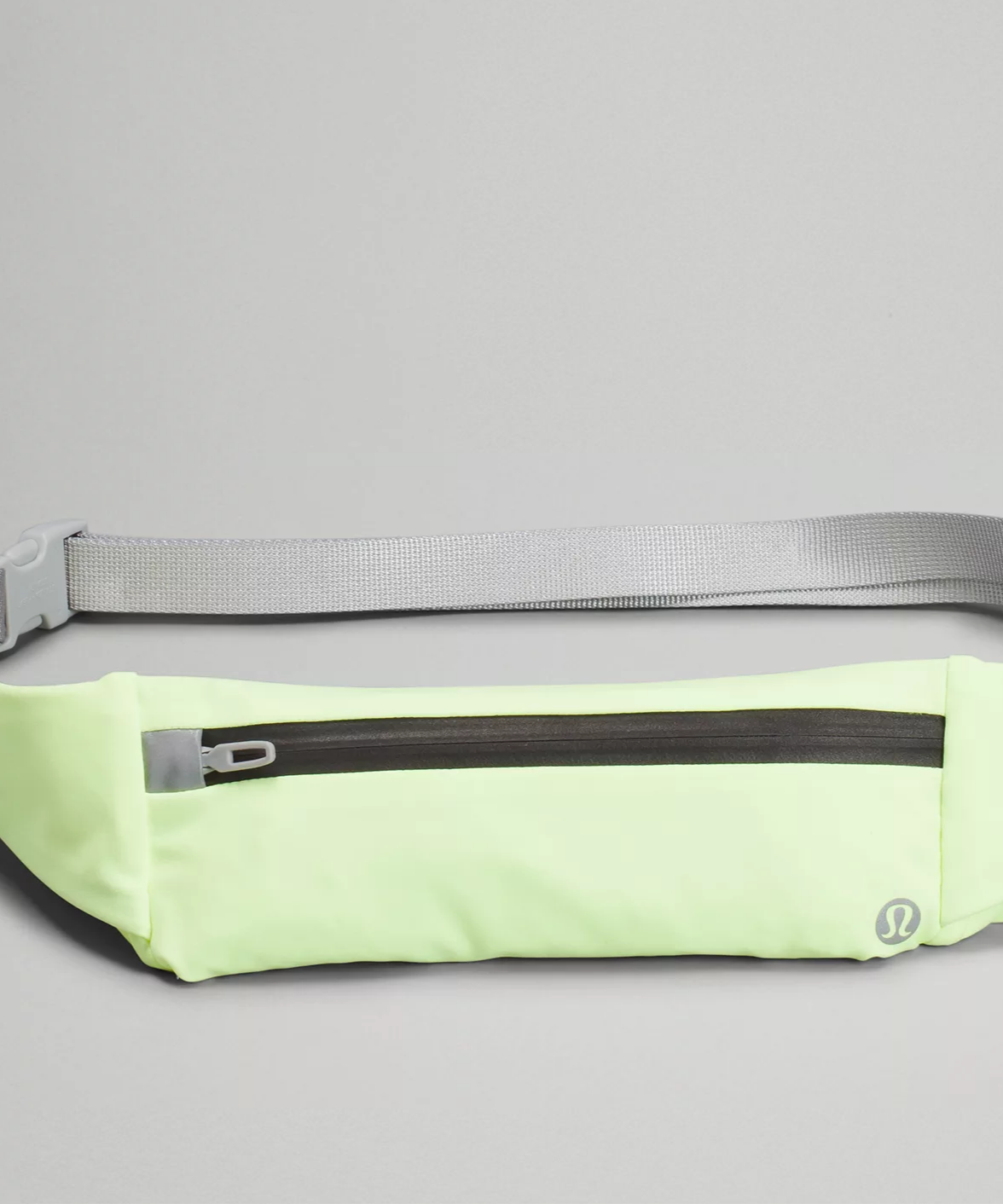 Para el teléfono, las llaves, el dni... Tanto para ir al gimnasio como para salir a correr o hacer cualquier otro tipo de deporte. Es de Lululemon y cuesta 38 euros.