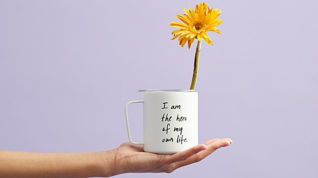 Tomar las riendas de tu vida y de tus emociones te ayuda a mejorar la autoestima.