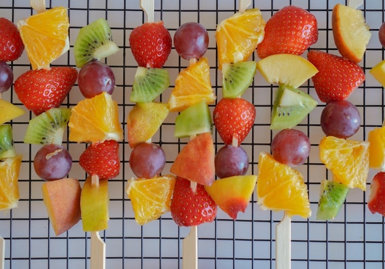 brocheta-frutas-RSN10NqKaF920AuDt37XrUN-758x531@abc