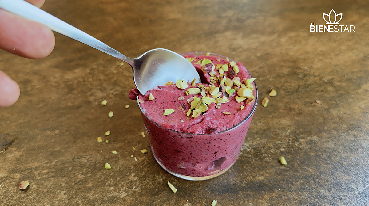Helado &#039;express&#039; de frutos rojos y pistachos: una delicia veraniega para disfrutar