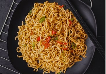 Fideos orientales instantáneos: por qué no deberías comprarlos y sí hacerlos en casa