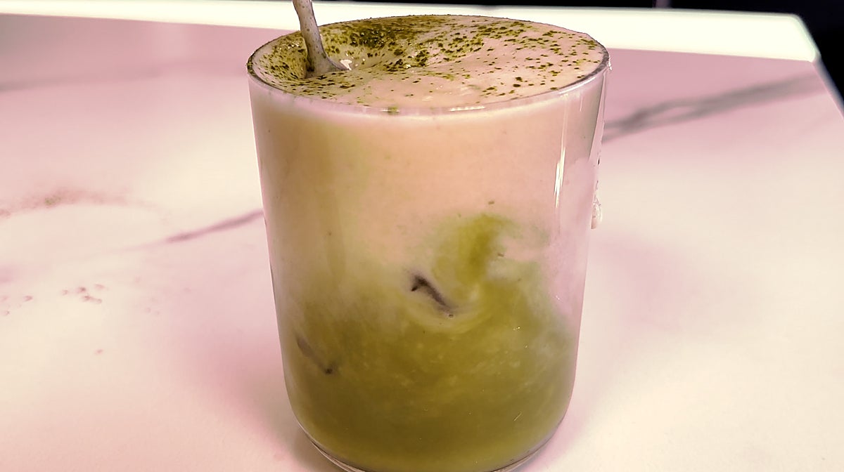 Matcha latte con plátano: la receta energética para superar un día duro