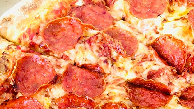 Comidas grasas como pizza.