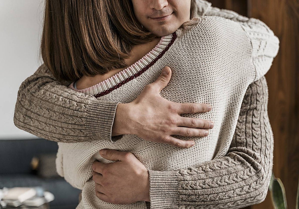 Abrazar es algo más que una muestra de contacto físico amable.