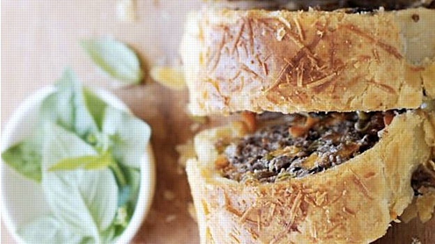 Pastel de carne con hojaldre.