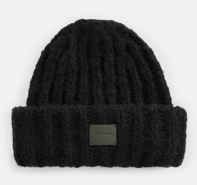 ¿Quién no tiene un gorrito en su armario? Este de All Saints abriga y combina con todo.