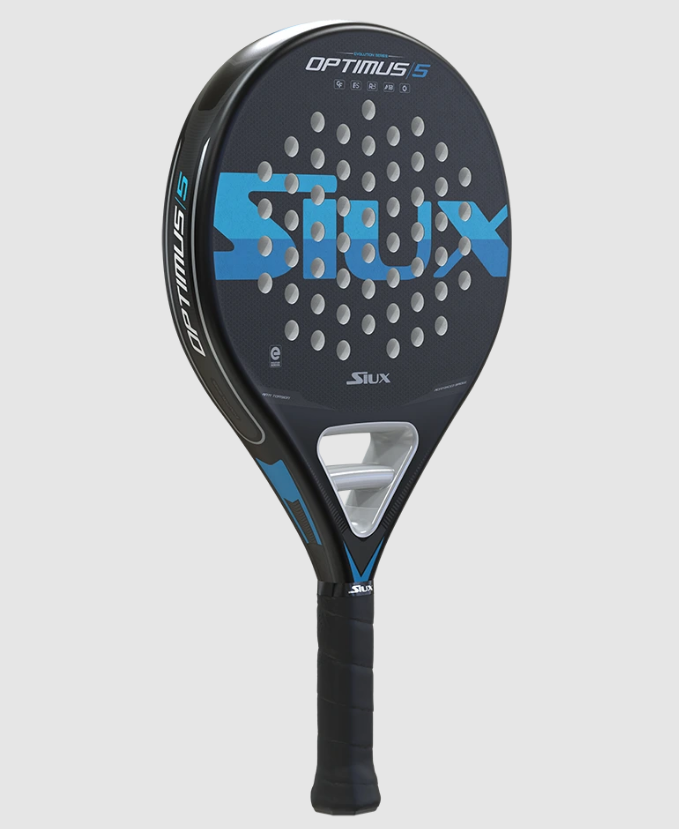 Amantes del pádel, esta pala es para vosotros. En Siux se encuentra el material de mejor calidad no solo para los más pro en el deporte, también para quienes están iniciándose. Esta pala en concreto es para nivel intermedio y tiene un precio de 89,95 euros. 