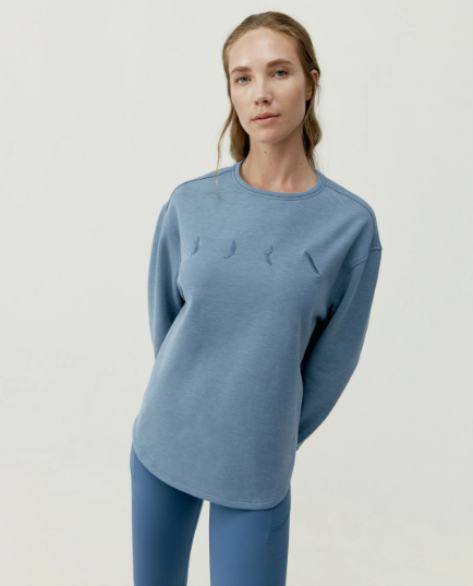 Calidad y buen gusto se unen en Born, la marca con ropa deportiva que en tan solo seis años ha convencido a las más exigentes chicas fitness. Esta sudadera, disponible en más colores, es un 'best seller'.