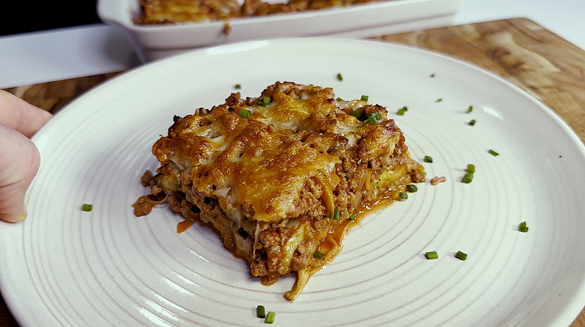 Así se hace la musaka de berenjena.