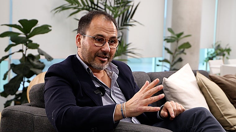 El psicólogo Tomás Navarro, durante la explicación sobre las claves de la relación de pareja sólida.