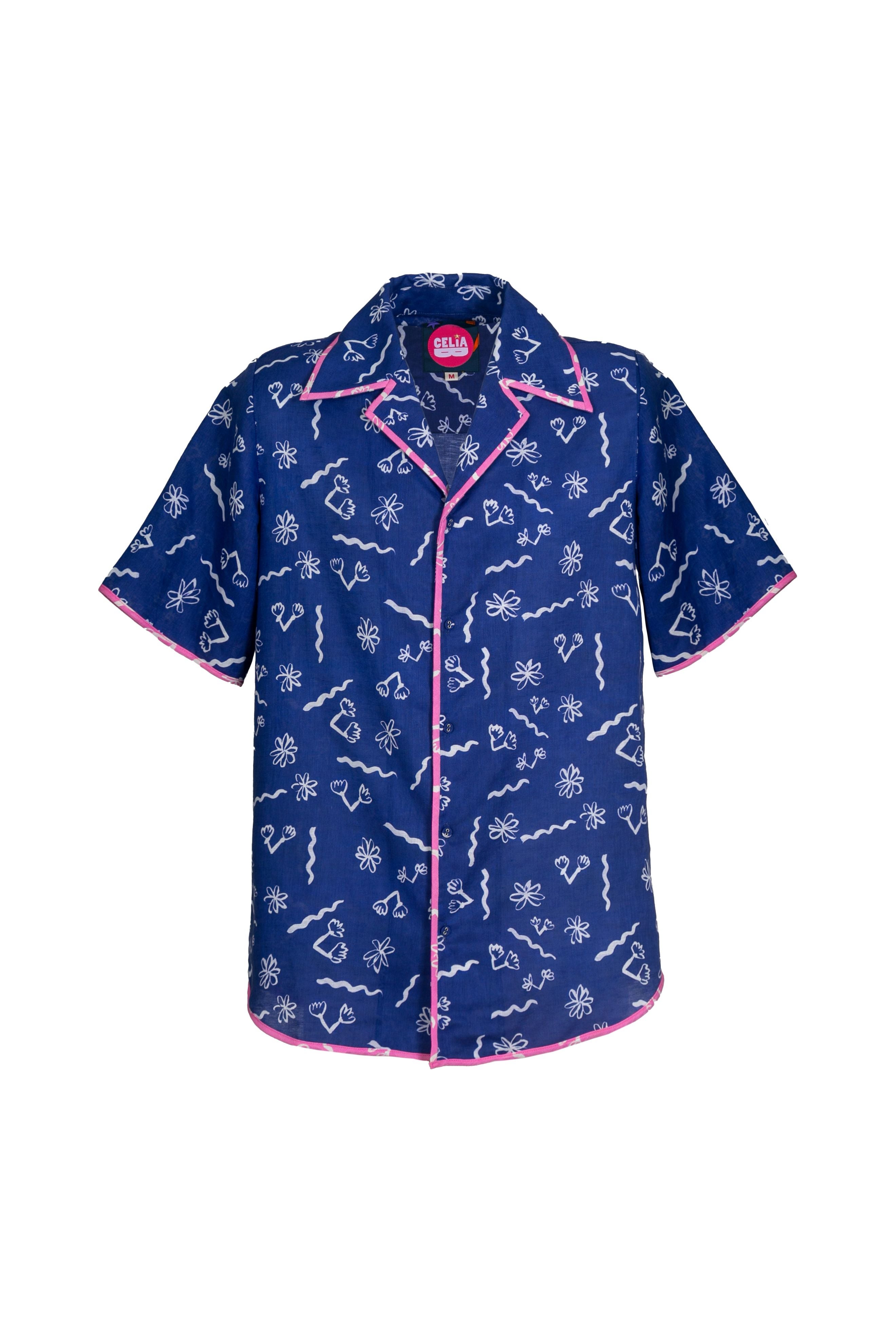 Para esos padres  que en verano apuestan por estampados más atrevidos, una buena opción es esta camisa de Celia B.