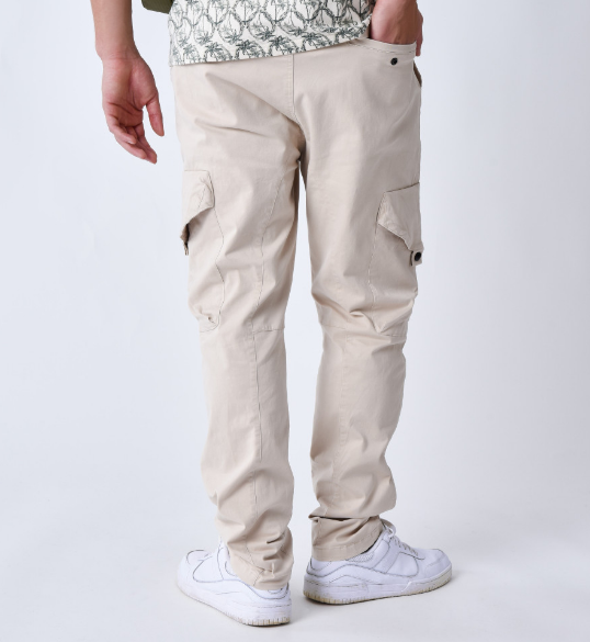 En Project x Paris están disponibles numerosas prendas para los padres más modernos. Los pantalones cargo de la foto están disponibles por 69,99 euros.