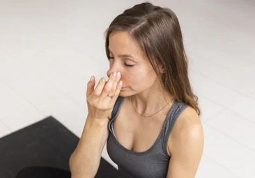 La congestión nasal es uno de los síntomas de la alergia.