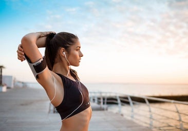 La rutina de ocho ejercicios perfecta para cuidarte y desconectar cada día