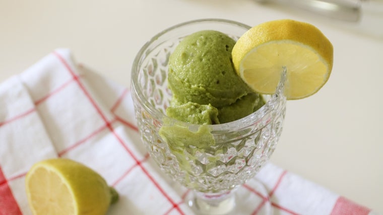 Helado de piña y té matcha.