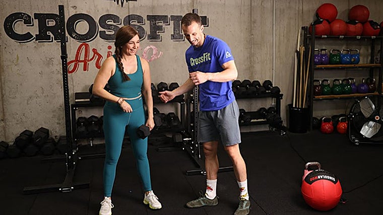 Esther atendiendo a las indicaciones, siempre animadas, de su entrenador Andrés