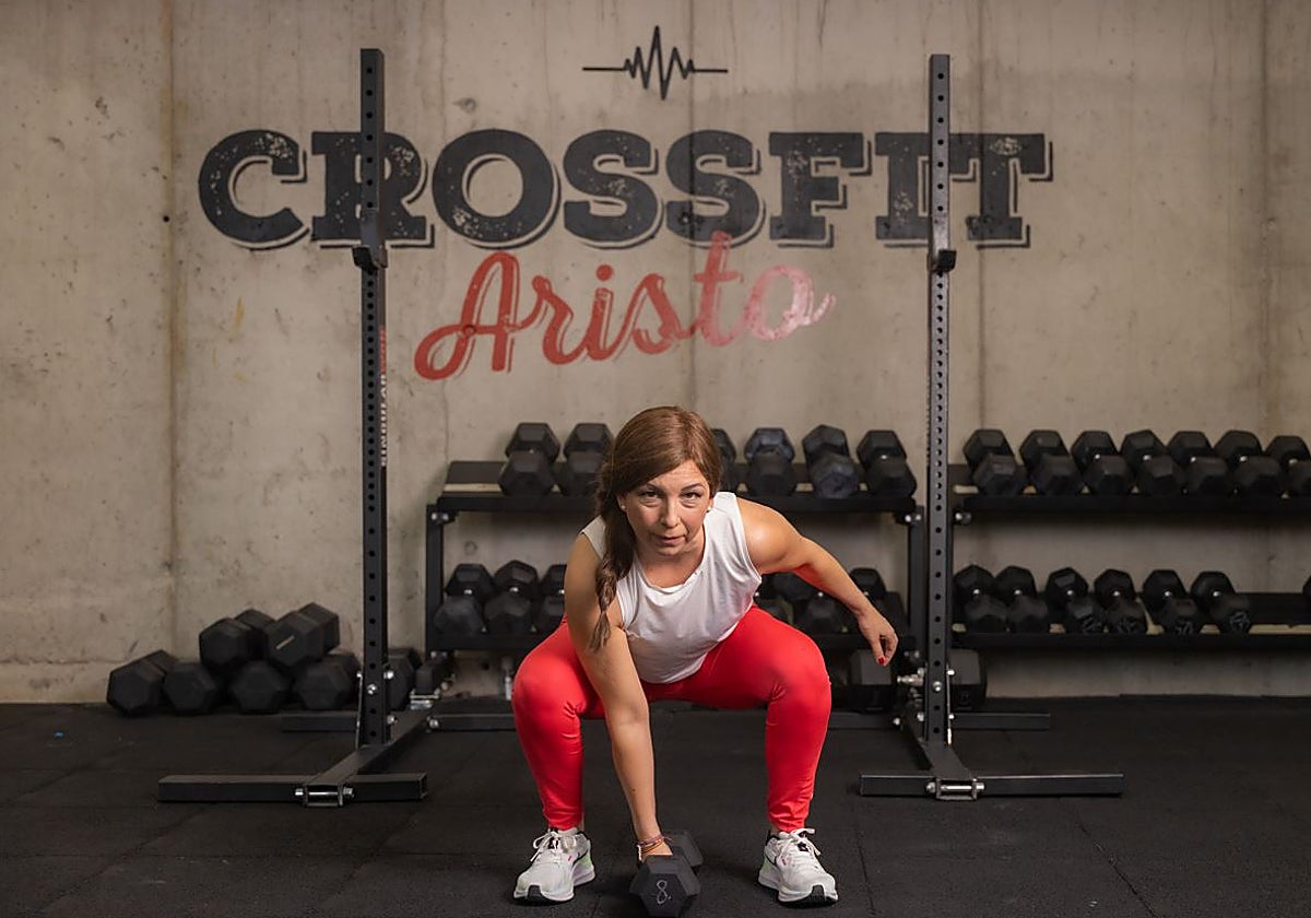 Esther Fraile, paciente de cáncer, entrenando en CrossFit Aristo