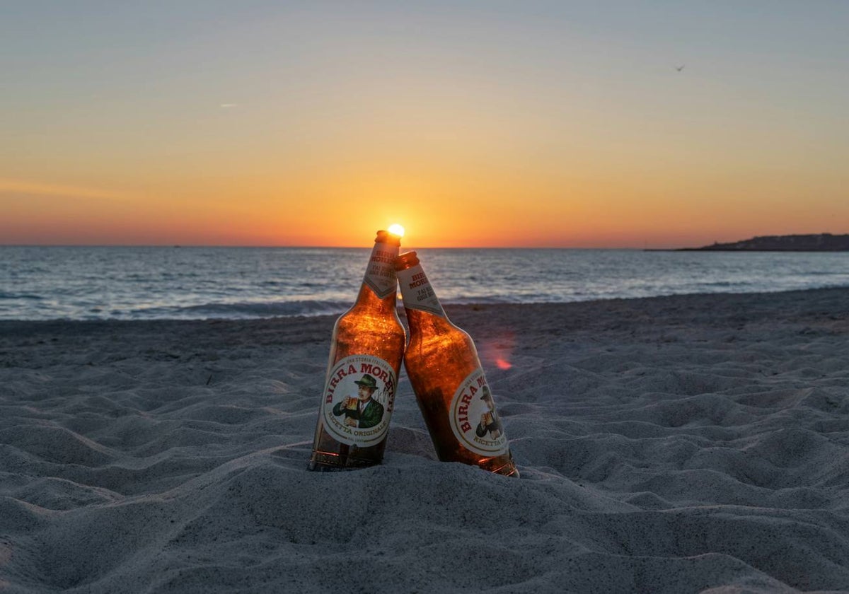 El alcohol es uno de los culpables del aumento de peso en verano.